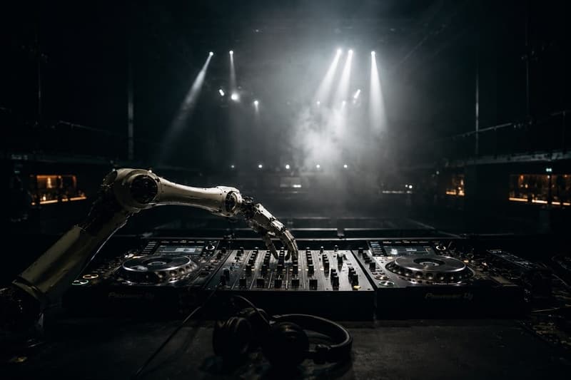 Com 90 mil músicas de IA lançadas por dia, produtor questiona o que ainda separa um artista de uma máquina