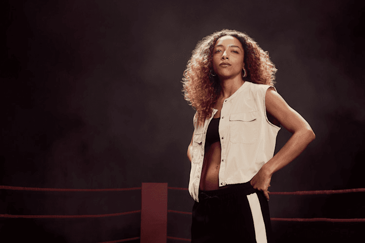 Alice Carvalho revela bastidores de preparação para “Fúria”, nova série brasileira da Netflix