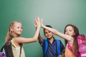 Como escolher a primeira escola do seu filho? Especialista aponta o que é importante observar